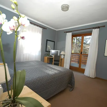 Des Geneys Hotel