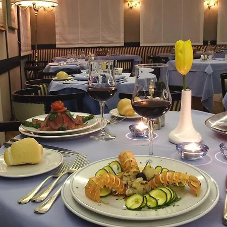 Des Geneys Hotel