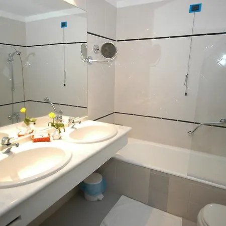 Des Geneys Hotel 4*