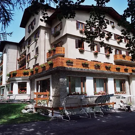 Des Geneys Hotel 4*